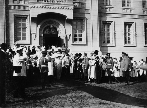 Император Николай II на открытии больницы Красного Креста («Романовской»). Кострома. 20 мая 1913 г. Фото В. Н. Кларка