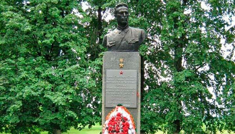 6 июля 1943 года гвардии старший лейтенант Александр Горовец сбил в одном бою девять самолётов противника