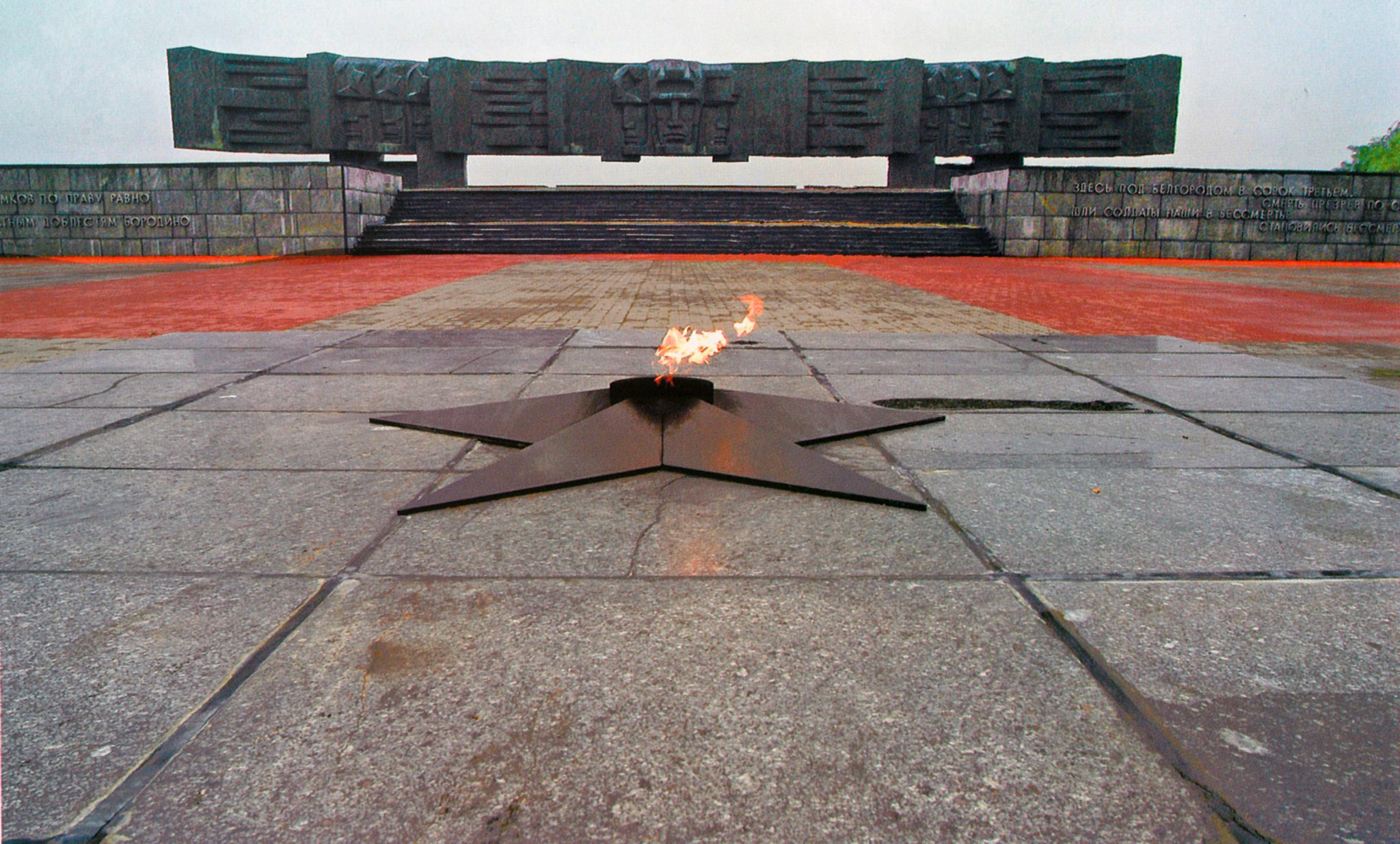 Мемориал советским солдатам на южном фасе Курской дуги