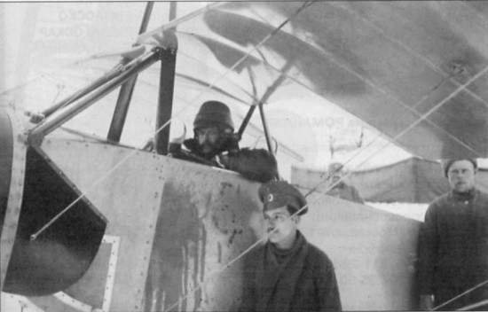 В.М.Ткачев в кабине разведчика «Моран-парасоль», русско-германский фронт, зима 1914-1915 годов
