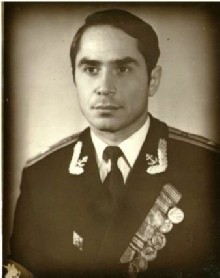 Инженер-капитан 3 ранга Вениамин Левицкий. КВВМПУ,  1970 год.