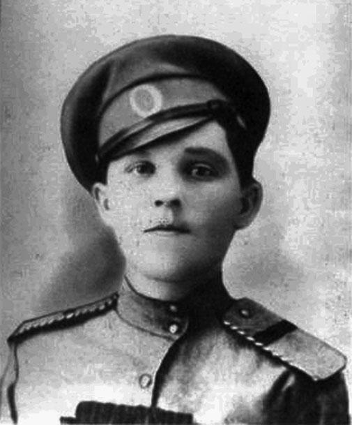 ЖЕНЩИНА В СОЛДАТСКОЙ ФОРМЕ