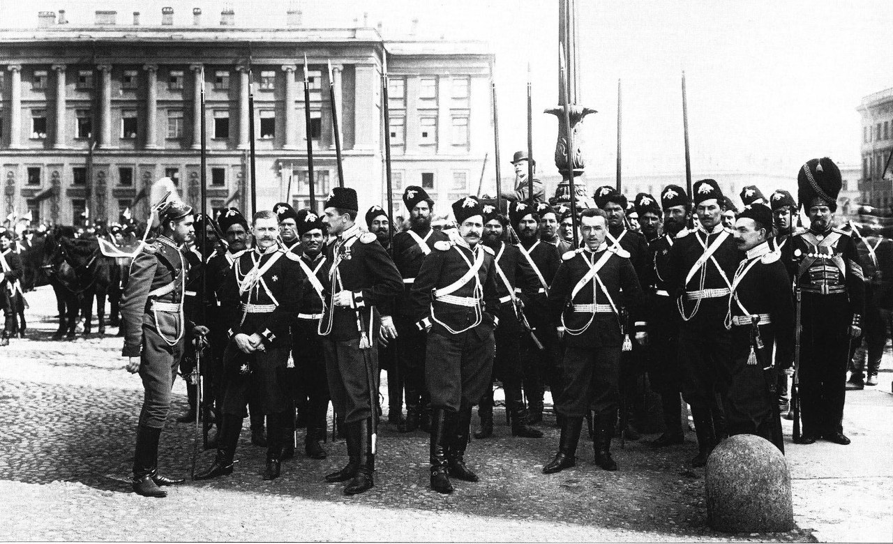 ВОЕННЫЕ ПАРАДЫ