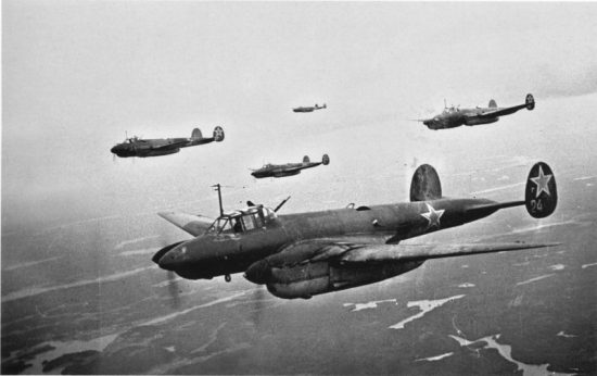 Смело, и инициативно действовали советские летчики в тылу врага.