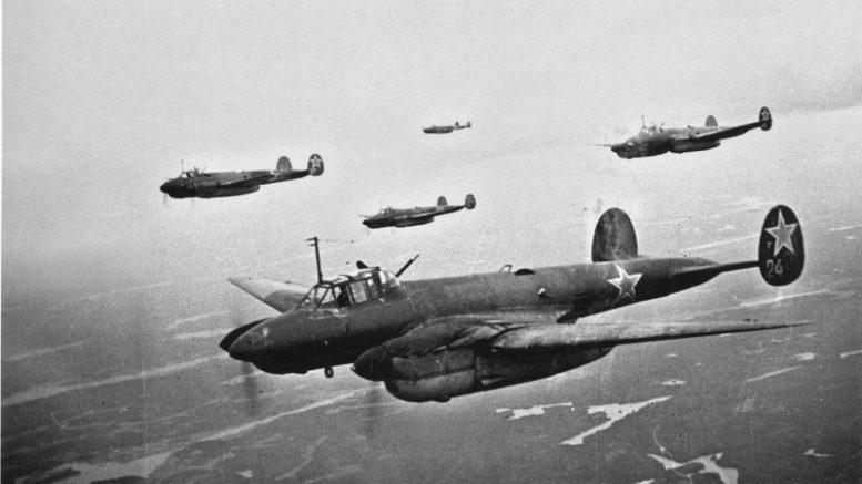 Смело, и инициативно действовали советские летчики в тылу врага.