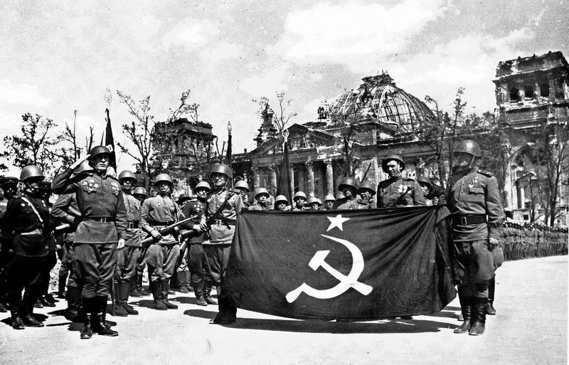 Фашизм пал под ударами Красной Армии