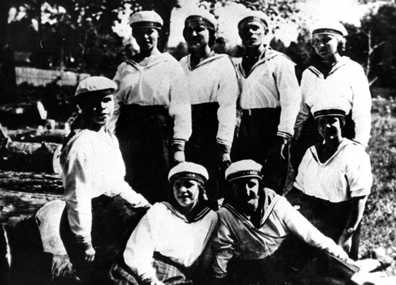 Фотография 1926 года. В Косино был организован детский морской кружок для обслуживания вечеринок НЭПманов на озере.