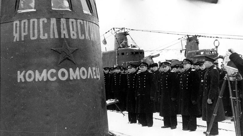 Передача подлодки «Ярославский комсомолец» флоту. 1943 год