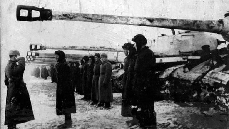 Советские танкисты перед наступлением. Январь 1945 г.