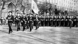 7 ноября 1970 г. Киев, Крещатик. КВВМПУ на параде.