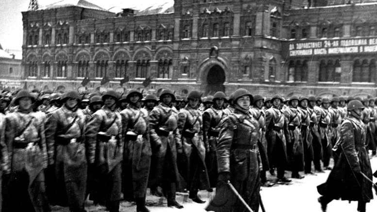 Военный парад в Москве на Красной площади 7 ноября 1941 г. Калашников М.М.