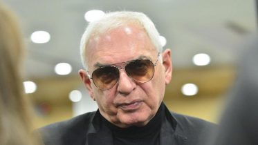 Карен Шахназаров