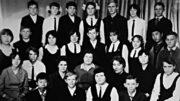 Учителя: Полина Владимировна Кошелева, Ольга Мироновна Тюленёва, Галина Андреевна Савченко с учениками 8"Б" класса.