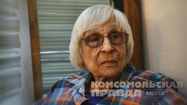 Юнна Мориц всегда поддерживала наших воинов и словом и делом.