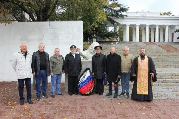 Венок и гвоздики на волне: 110 лет назад в Севастопольской бухте погиб флагман флота линкор «Императрица Мария»